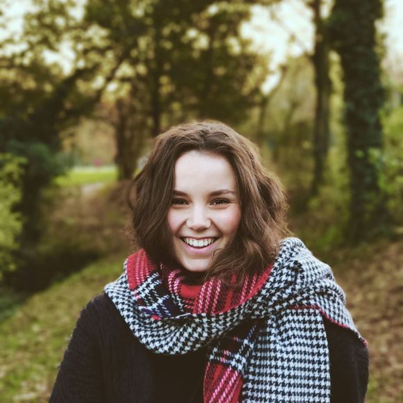 Meet your Posher, Jade - Picture 1 of 1